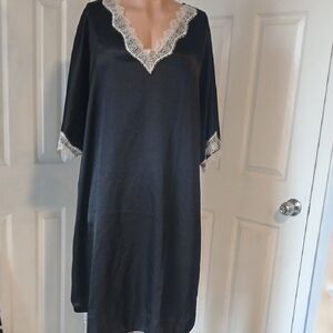 Chic Black Lace-Accented Chemise